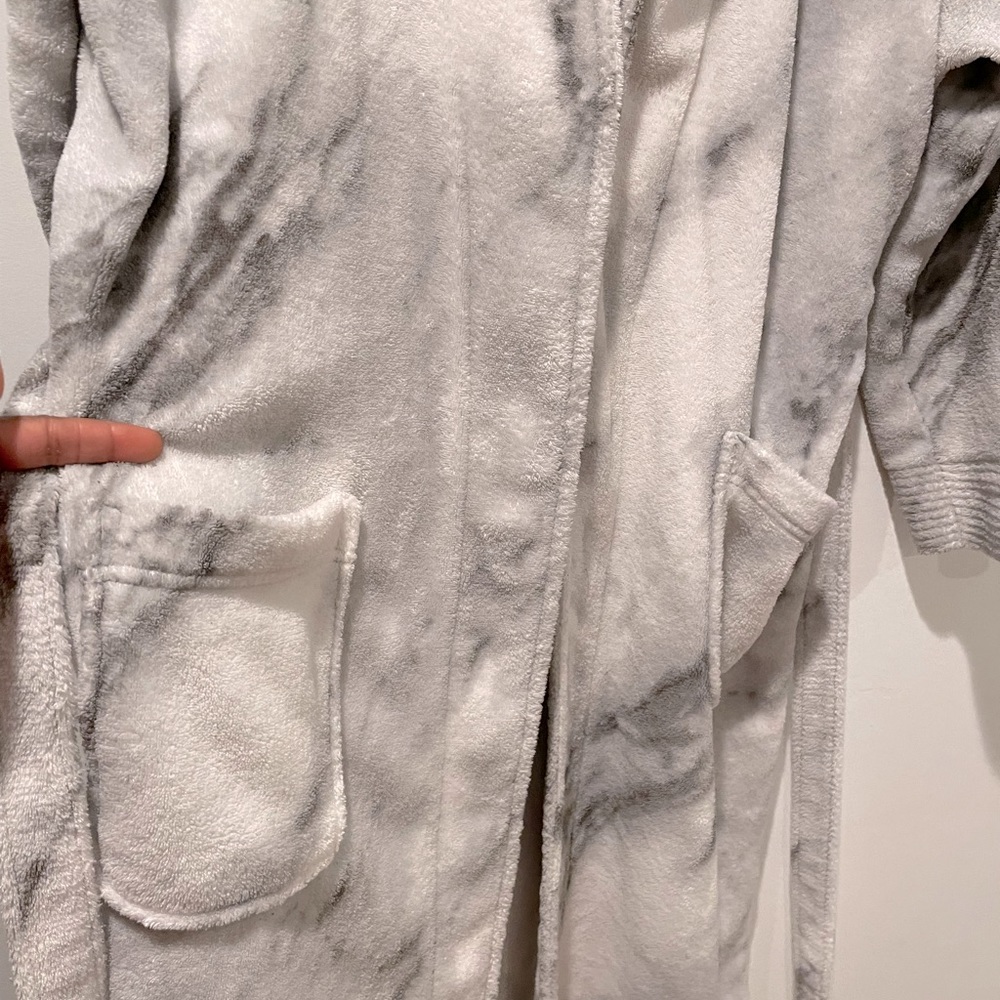 Marble Plush Robe with hood - Picture 4 of 9